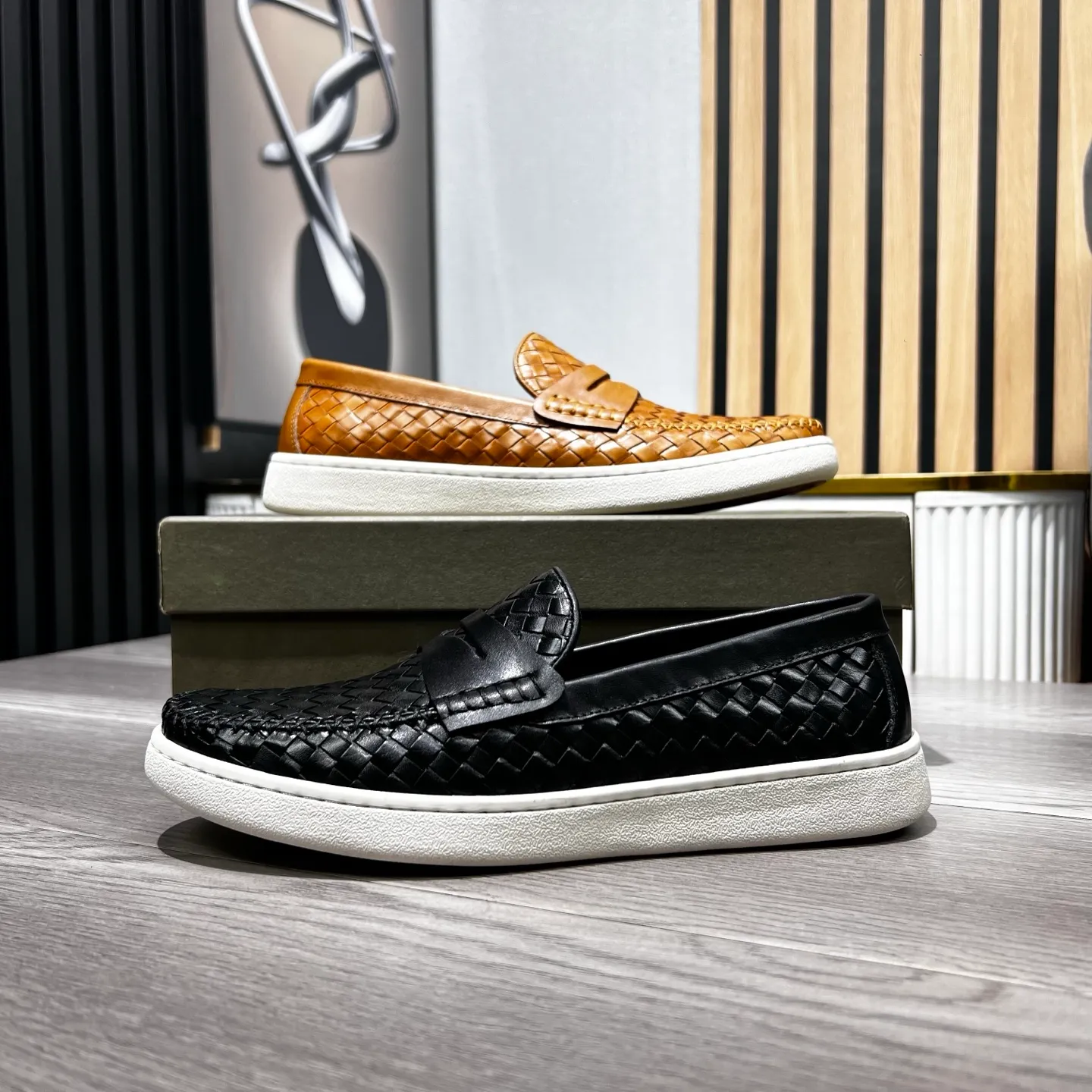 Ex-factory price 500 BV〰️Purely handmade classic men's beanie shoes👉👉driving shoes, slip-on shoes, made of imported cowhide woven from Italy, 💕water-dyed cowhide lining, 🔊original outsole, waterproof platform design, comfortable on the feet. A good choice for traveling and driving, two colors available, code number: 38-44, (45 can be customized)